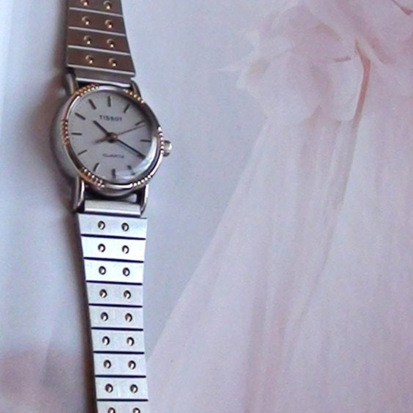 Tissot Swiss Wrist Watch Women in Excellent Condition main image 6